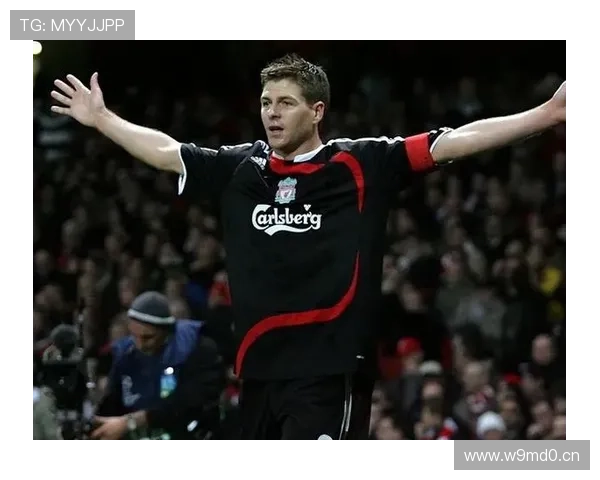 利物浦发布9596复古球衣 麦克马纳曼福勒亮相